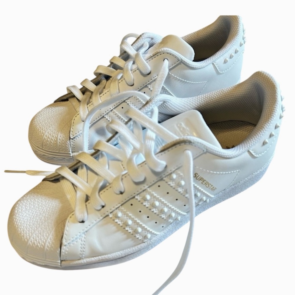 AdidasSuperstar white sz7.perfect condition never worn outsideMake me an offer!